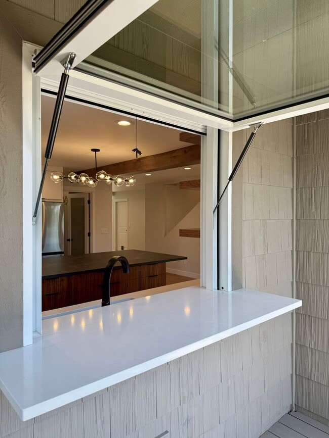 Building Photo - 4 Bedroom Home in Awbrey Butte Neighborhood – Unfurnished, Short Lease