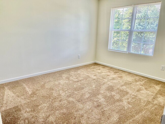 Building Photo - Available Now – Spacious 4BR Home on 1.5 Acres in Rural Hall!