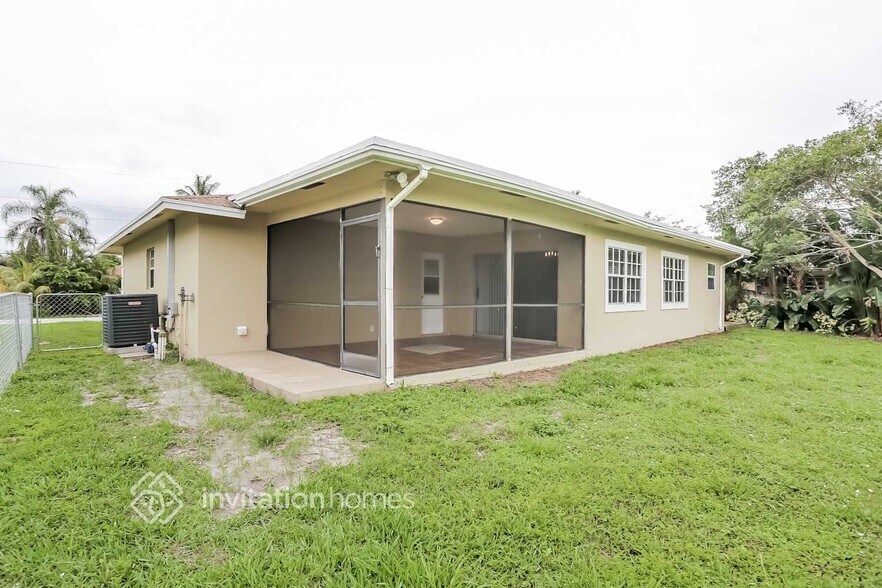 Building Photo - 6713 Riparian Rd