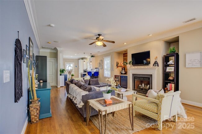 Building Photo - 909 Woodruff Pl