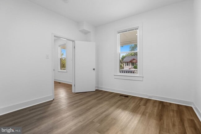 Building Photo - 3802 Parkwood St