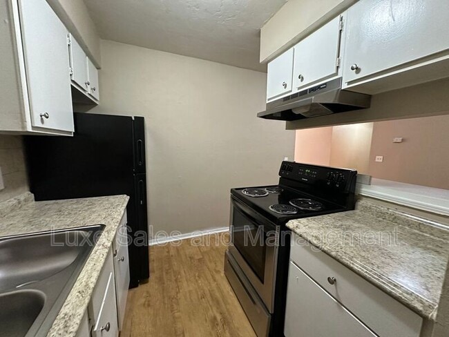 Building Photo - 6016 NW Expressway