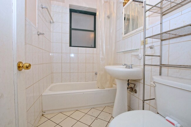Building Photo - Updated 2bed/1bath Unit in South Shore