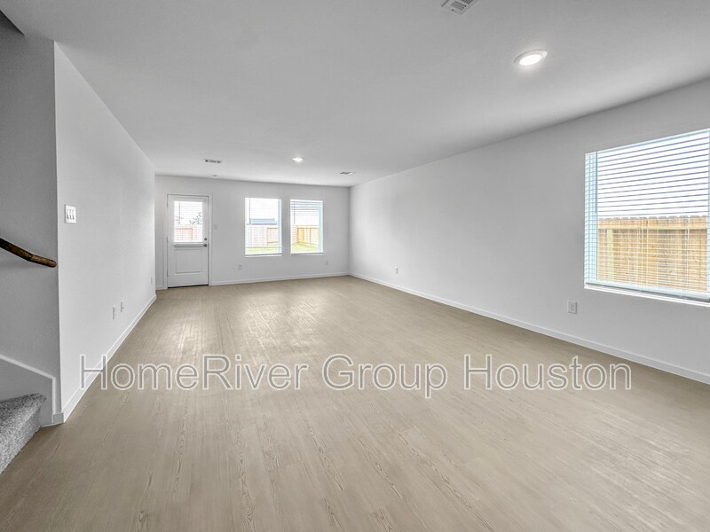 Building Photo - 317 Kim Ln