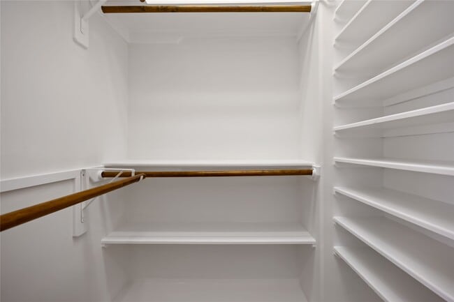 Building Photo - 2827 Briarhurst Park