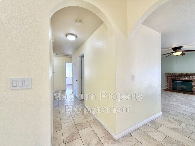 Building Photo - 25268 Shadescale Dr