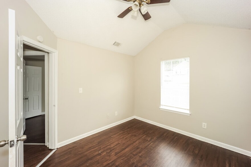Building Photo - 725 Cherry Branch Cir