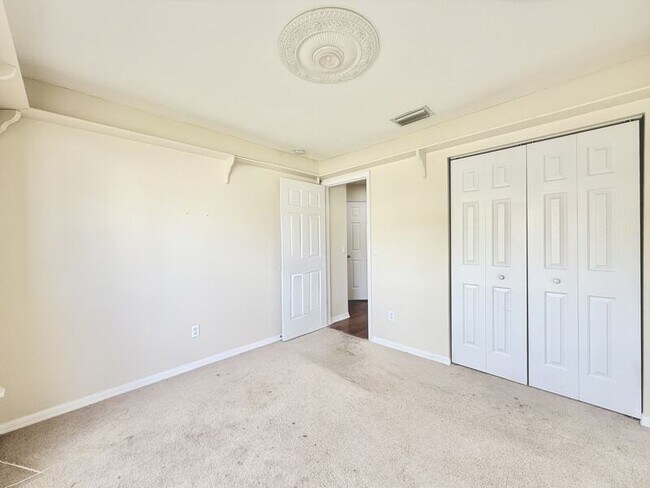 Building Photo - 27519 Sky Lake Cir