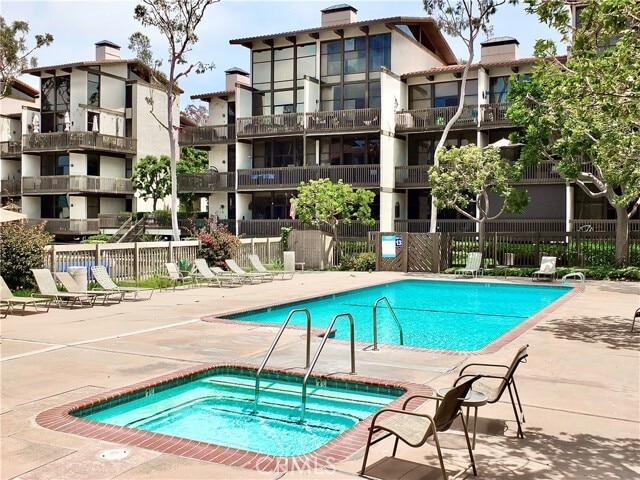 Building Photo - 7321 Marina Pacifica Dr N