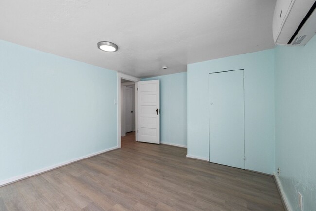 Building Photo - Newly renovated 2bdrm 1 bath house with 3 ...