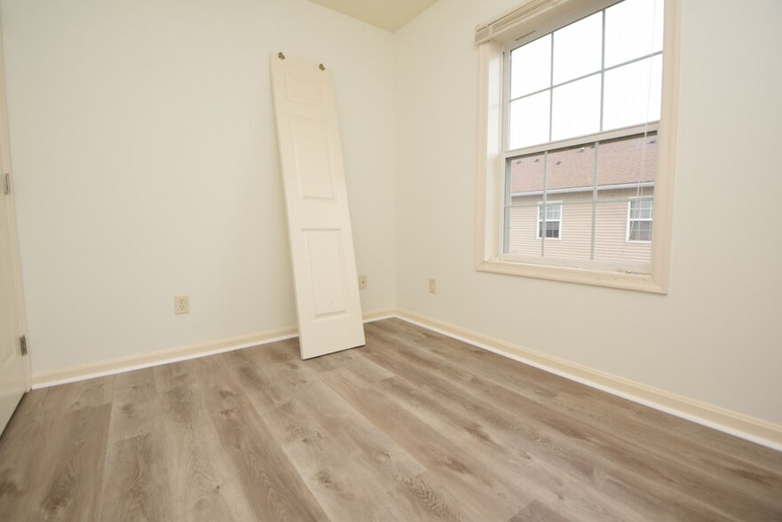 third bedroom - 309 Putnam St