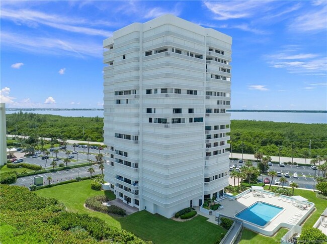 Building Photo - 9960 S Ocean Dr