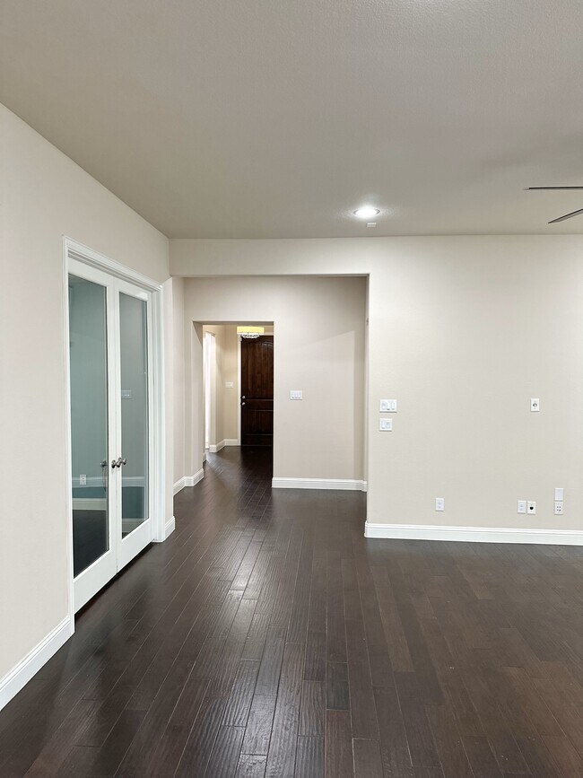 Building Photo - 15456 Bluffdale Dr