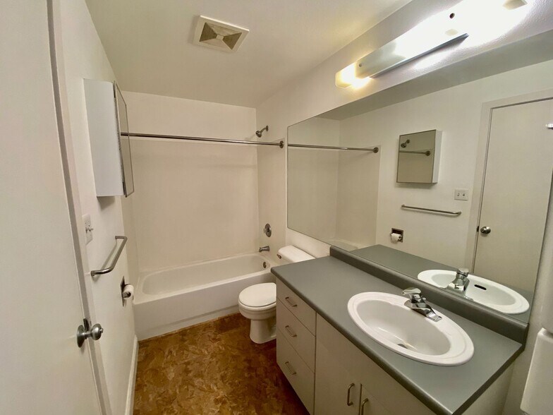 Building Photo - Belltown Condo...........