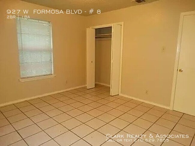 Building Photo - 927 W. Formosa #8, San Antonio, TX. 78221