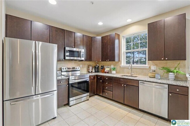 Building Photo - 270 Milkweed Dr