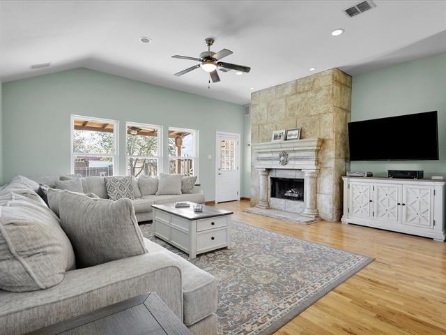 Building Photo - 3003 Creekwood Dr