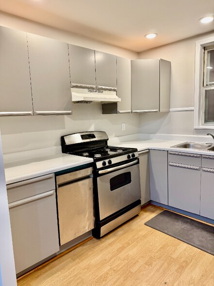 Building Photo - 2628 E Somerset St