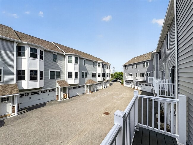 Building Photo - 50 Des Moines Rd
