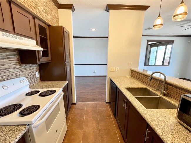 Building Photo - 14550 Fonmeadow Dr