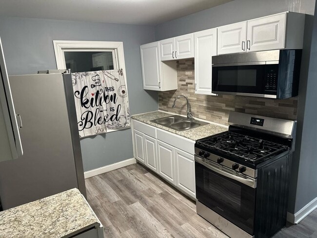 Building Photo - 12005 S La Salle St