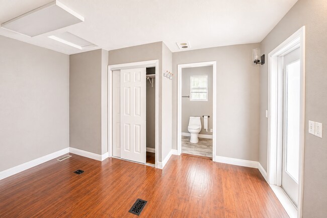 Building Photo - 4 Bedroom, 3 Bathroom Home with Two Master Suites