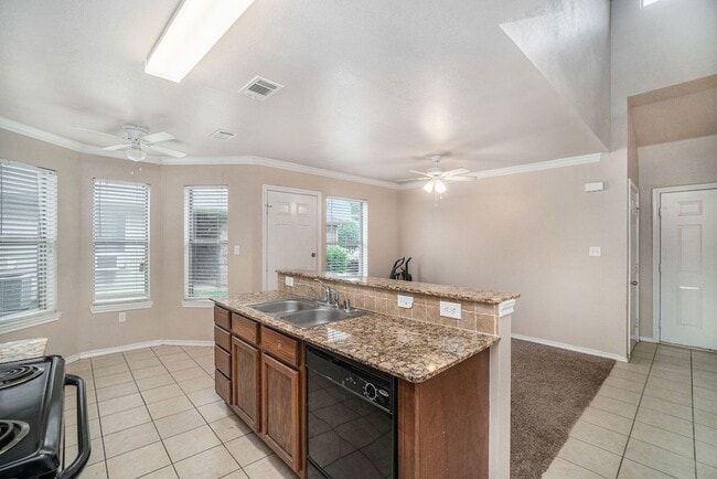 Building Photo - 542 Mast Ct