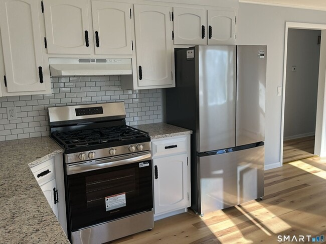 Building Photo - 305 Wiklund Ave