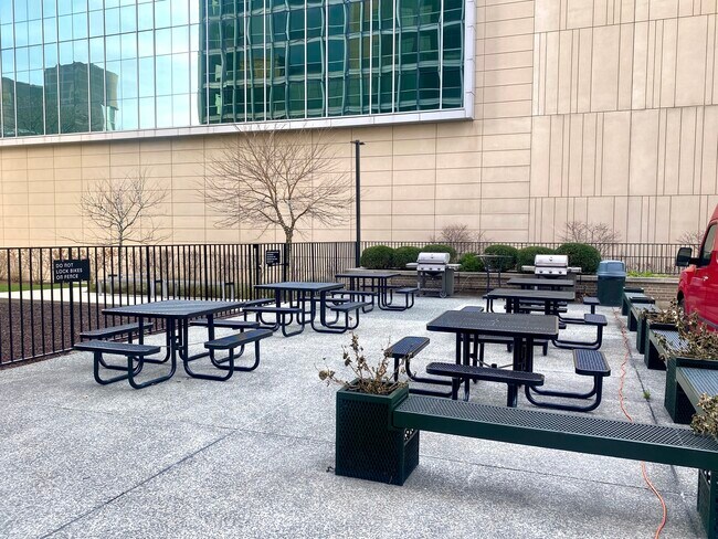 Building Photo - 330 W Diversey Pkwy