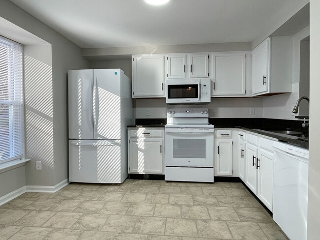 Building Photo - 7328 Summerland Dr