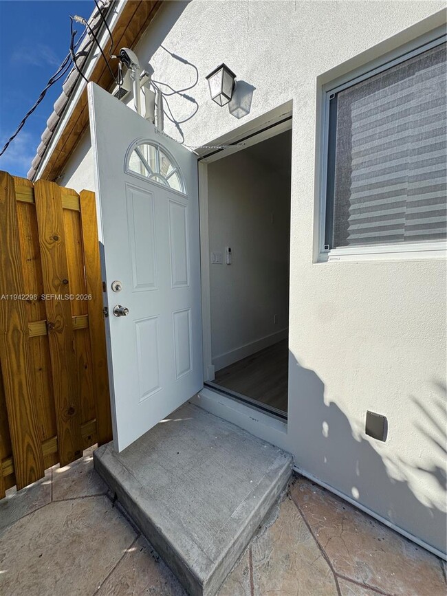 Building Photo - 1810 SW 93rd Ct