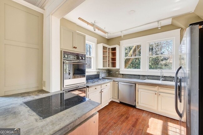 Building Photo - 300 Oxford Pl NE