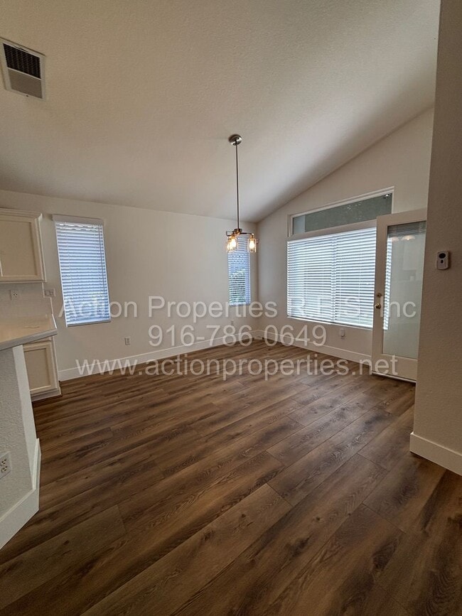 Building Photo - 6000 Buggy Whip Ln