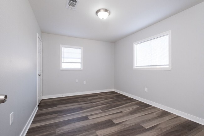 Building Photo - 1624-1626 Brown