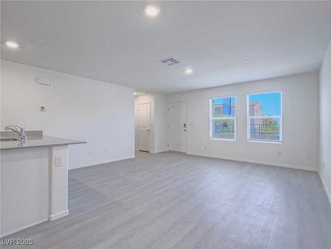 Building Photo - 9364 Serene Hbr St