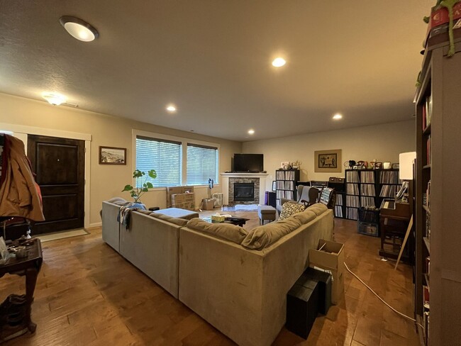 Building Photo - Bright and Modern North Portland Living with Three Bedrooms, Laundry Room & Attached Garage
