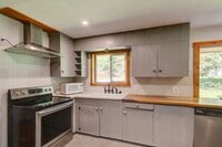 Building Photo - 3 Bed 2 Bath on West Beach