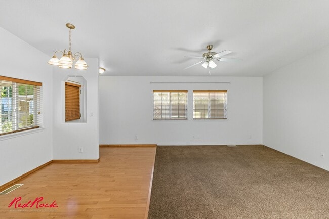 Building Photo - Single-Level 2 Bedroom Home in Washington 55+ Community!