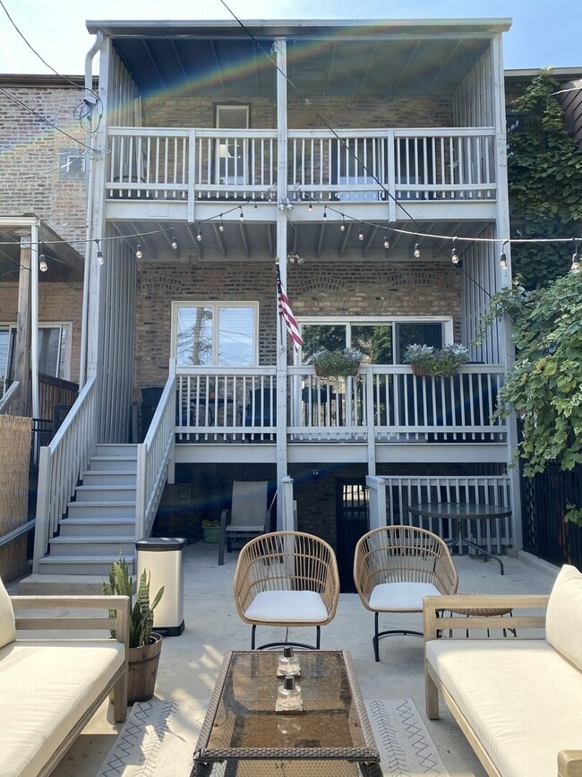 Building Photo - 805 S Leavitt St
