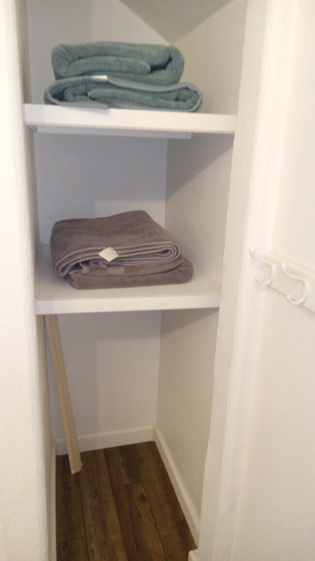 Building Photo - 2400 Richards Ct