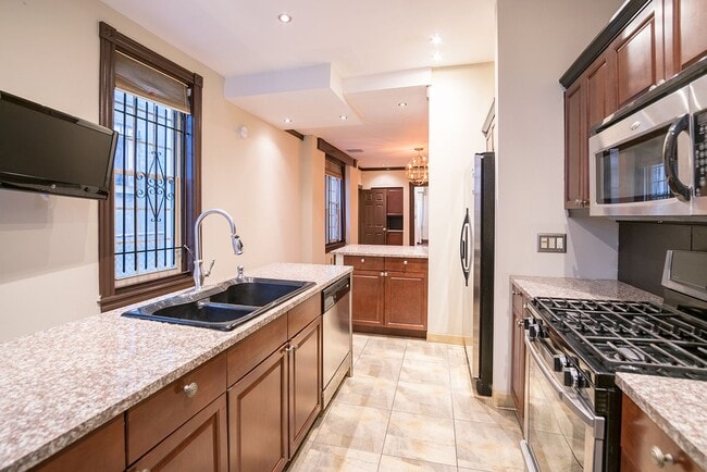 Building Photo - Charming Three Bed Point Breeze Townhome