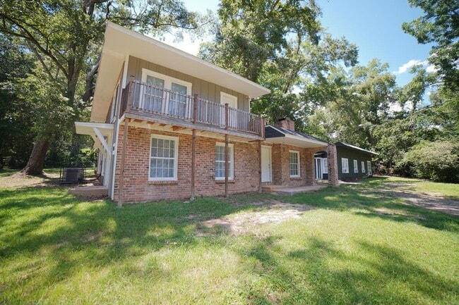 Building Photo - 1118 Louise Dr