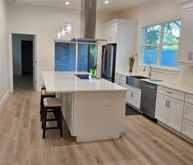 Building Photo - 106 Lake Dr