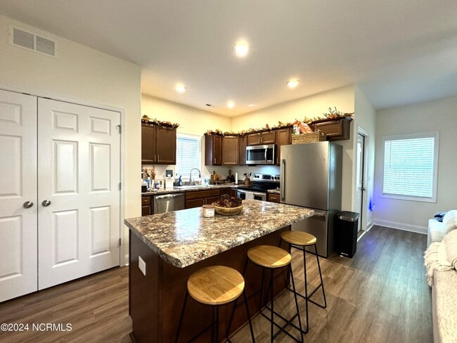 Building Photo - 148 Broadleaf Dr
