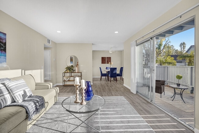 Building Photo - La Casitas Apartments