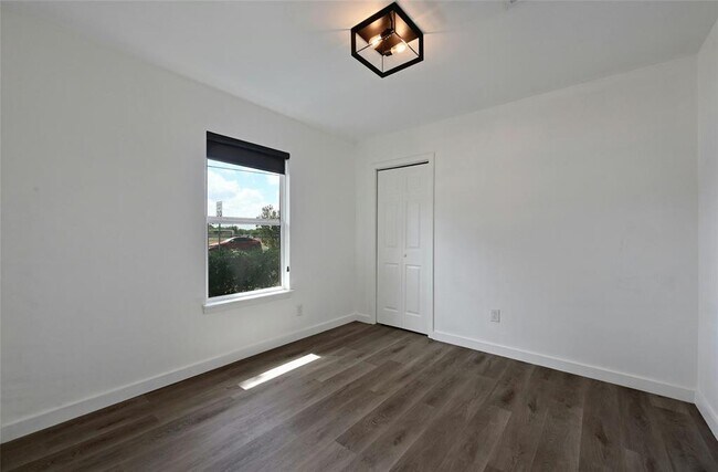 Building Photo - 1130 Gardner Rd