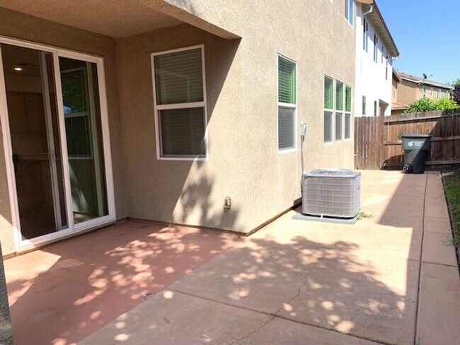 Building Photo - Two Story Home Across the Street from a Beautiful Park
