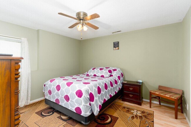 Building Photo - 2501 Grandview Cir