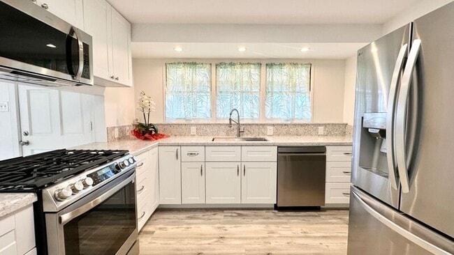 Building Photo - 2340 University Ave