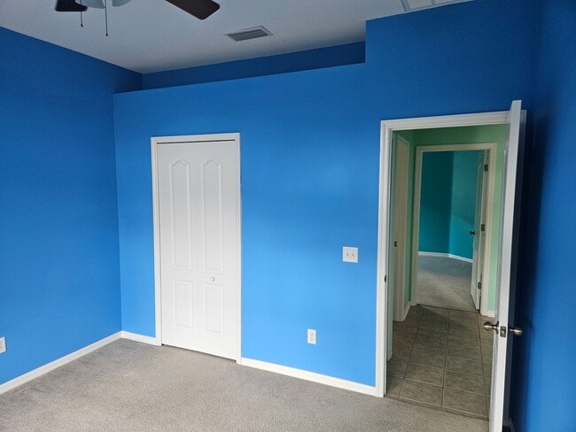 Building Photo - One-year lease starting in January, with free move-in for December.